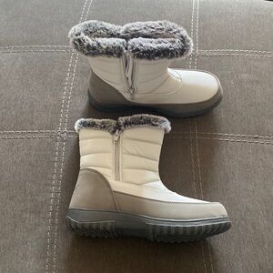 Brand new snow boots